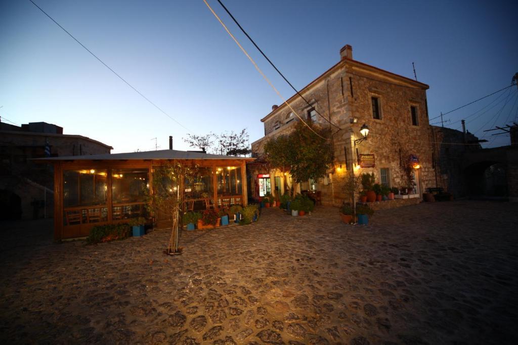 Pyrgos Houses And Restaurant Avgonima Exterior foto